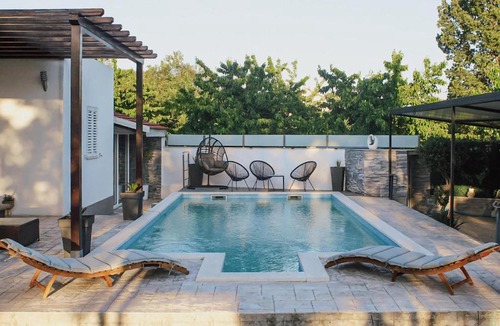 Neoric House | Two-Bedroom Holiday Home In Neoric