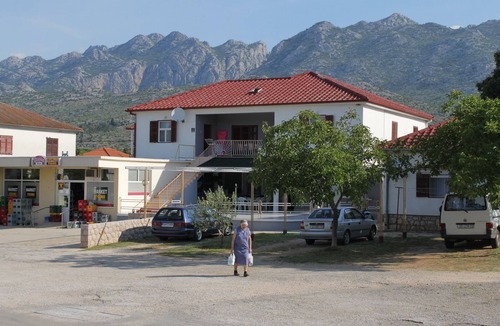 Seline Apartment | Two bedroom apartment with terrace Seline, Paklenica (A-6628-a)