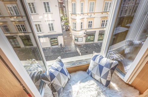 Ljubljana Old Town Apartment | 🥇 Unique studio historical center high ceiling
