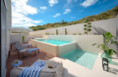 Znjan Apartment | Urban Nook - Deluxe apartment with private heated pool