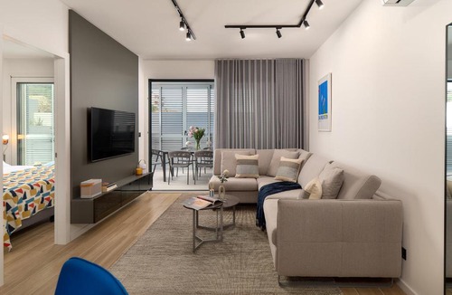 Znjan Apartment | Urban Nook - Deluxe apartment with private heated pool