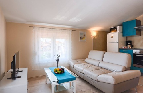 Mali Maj Apartment | Vacation apartment with pool, 2 persons, garden, air-conditioned, barbecue