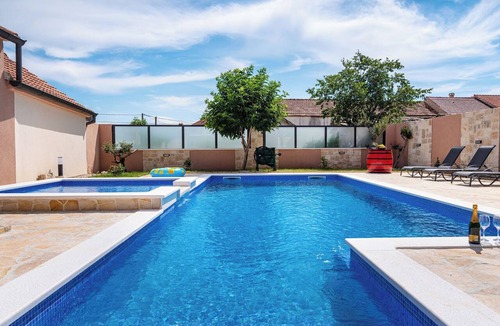 Benkovac House | Vacation home Šimić by Interhome