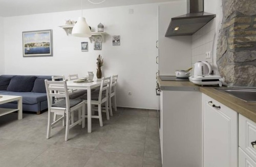 Omisalj House | Vacation home Adria in Krk/Omišalj - 5 persons, 2 bedrooms