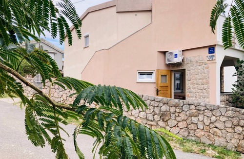 Cesarica House | Vacation home Grgic by Interhome