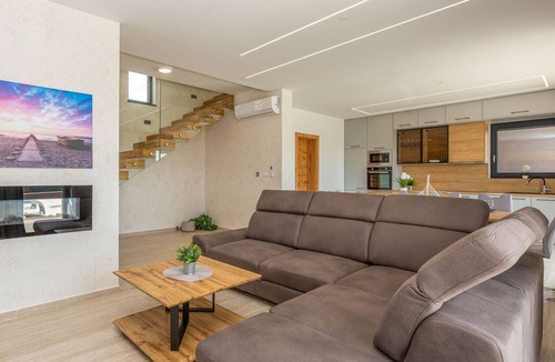 Viskovici House | Vacation home Lejla by Interhome