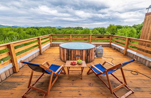 Perusic House | Vacation home Mirjam by Interhome