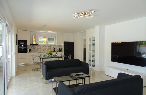 Kampor House | Vacation home "more i sol" with pool in Croatia