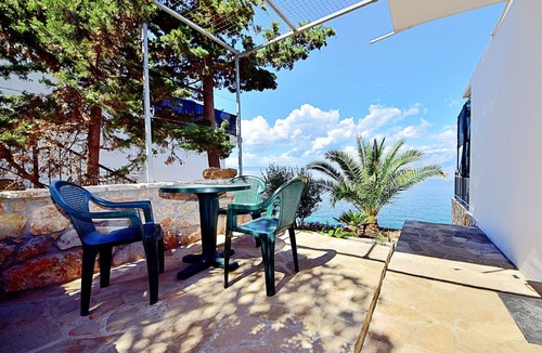 Gdinj House | Vacation home Tina by Interhome