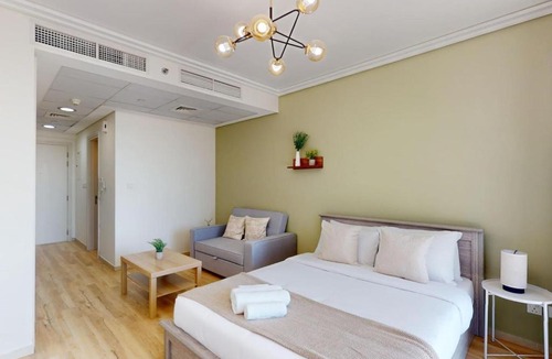 Jumeirah Lake Towers Apartment | Vacationer Holiday Homes I Elegant Studio I Convenient & Central Stay in JLT