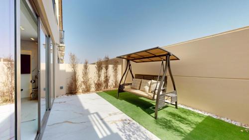 Dubai House | Vacationer Holiday Homes I 3 Bed Villa l Family Oasis in Jumeirah Golf Estate