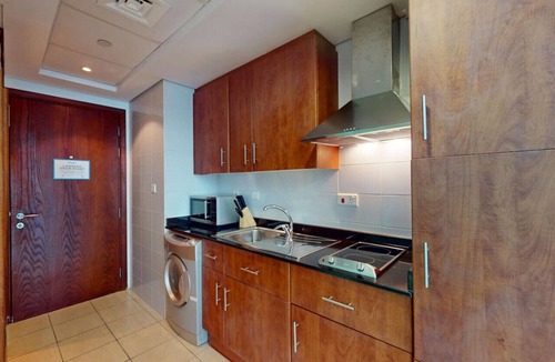 Jumeirah Lake Towers Apartment | Vibrant Studio l Waterfront Lake View l near Metro