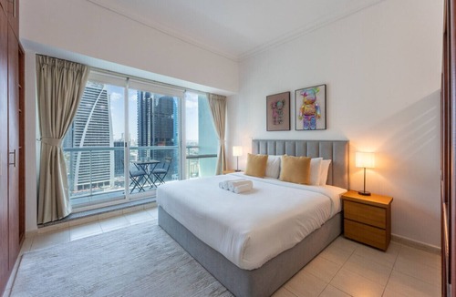 Jumeirah Lake Towers Apartment | Vibrant Studio l Waterfront Lake View l near Metro