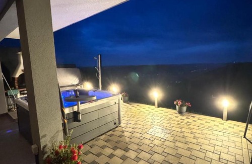 Veliko Trgovisce House | View&Wine Jacuzzi -Tuheljske toplice
