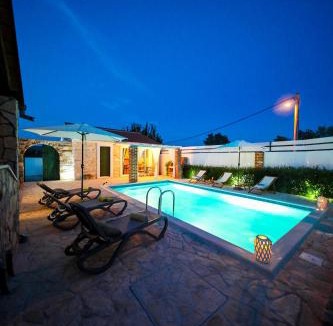 Pridraga House | Vila Ikka s grijanim bazenom