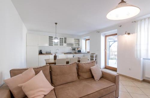 Miren-Kostanjevica Villa | Vila Sistiana