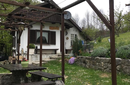 Kanal House | Vilijev Raj, Peaceful Private Cottage with Fully Fenced Garden