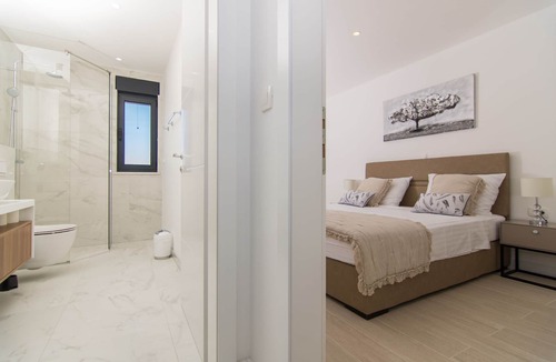 Okrug Gornji Apartment | Villa 23