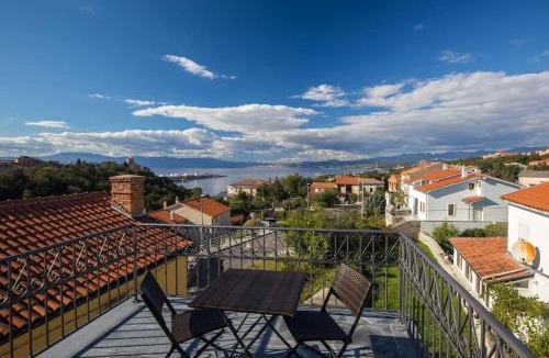 Omisalj Apartment | Villa Ajda - Green room