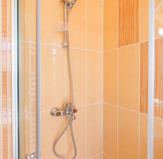Omisalj Apartment | Villa Ajda - Orange room