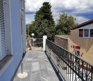 Omisalj Apartment | Villa Ajda - Orange room
