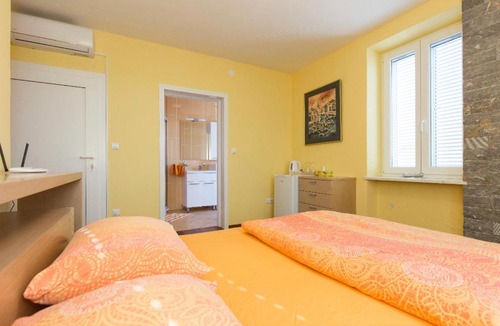 Omisalj House | Villa Ajda - Orange Room, Krk