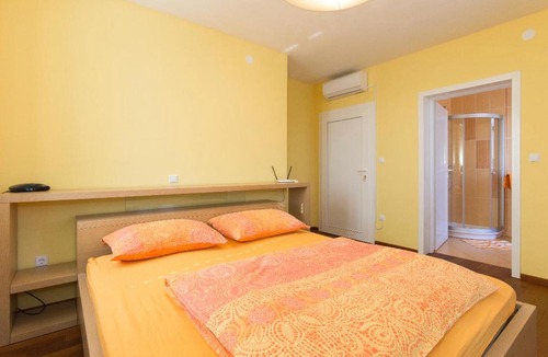 Omisalj House | Villa Ajda - Orange Room, Krk