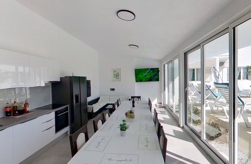 Neoric House | Villa Almas mit Schwimmbad, Fitnessraum, Tennisplatz by Interhome
