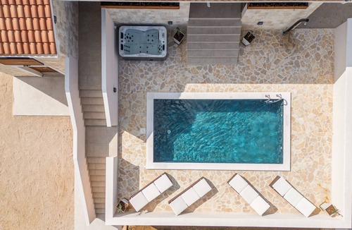 Pridraga House | Villa Alora by Interhome
