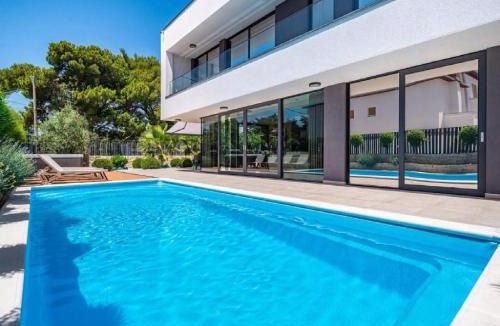 Banjol Villa | Villa Alpha