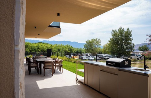 Lopar House | Villa Amoa - Luxury 4-Bedroom Beachfront Villa