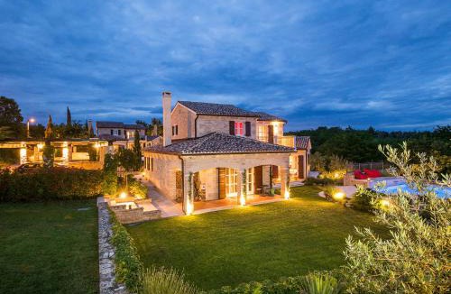 Banki Villa | Villa ARtIEN with swimming pool