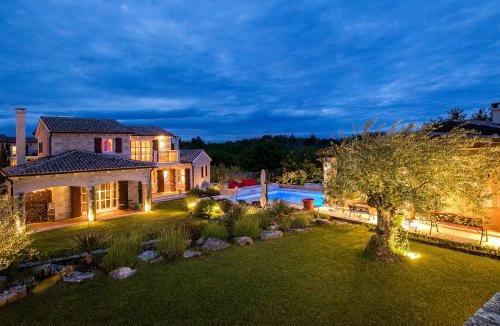 Banki Villa | Villa ARtIEN with swimming pool