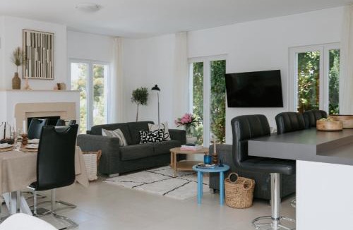 Splitska Villa | Villa Aurelia by Domus Mirus - Rooftop Cinema & Pool & 6 Minute Walk to Beach
