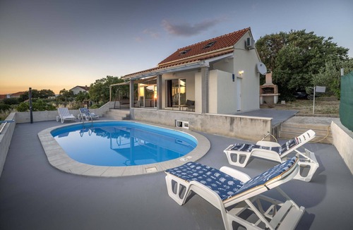 Supetar House | Villa Baras garden - house with pool