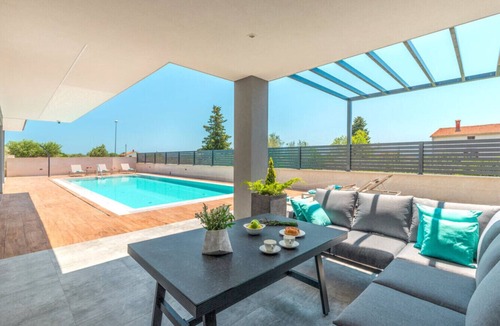 Fazana Villa | Villa Bellatrix in Fažana with beach front and sea view