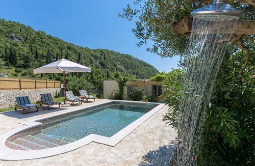 Dubravka House | "Villa Betty" mit Terrasse by Interhome