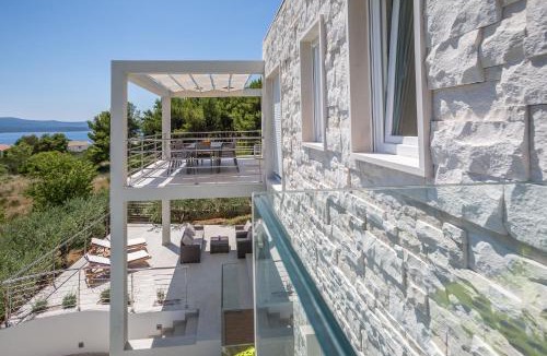 Bol Villa | Villa Blanka in Bol for 12 ppl