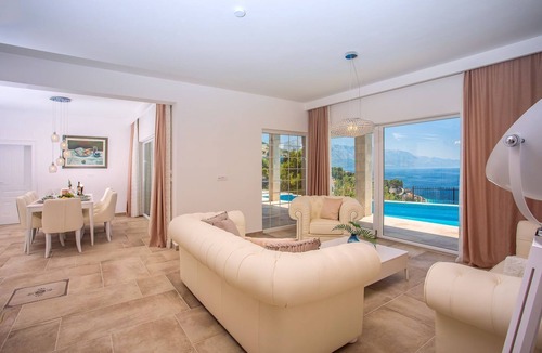 Mimice Villa | Villa Bufo - Four Bedroom Villa, Sleeps 10