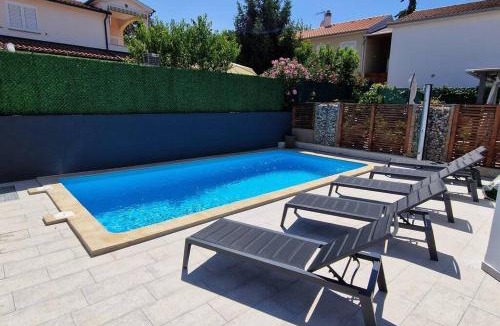 Kukci Villa | Villa Castanea - kuća za odmor s bazenom