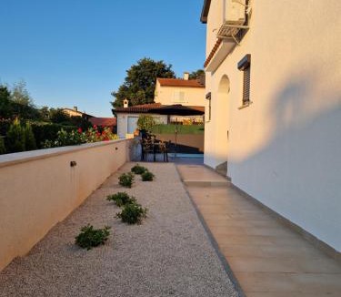 Kukci Villa | Villa Castanea - kuća za odmor s bazenom