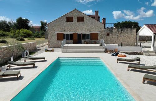 Lovinac House | Villa Demare with Heated Pool, Free EVC Station