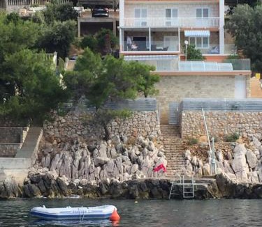 Prizba House | Villa Desiree