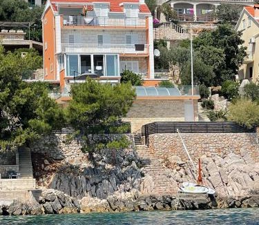Prizba House | Villa Desiree