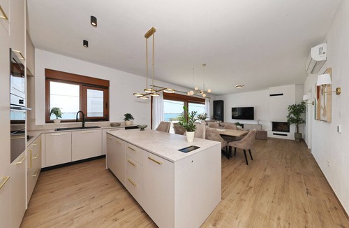 Vrsi Villa | Villa Diaria with Pool 10 m from the Sea