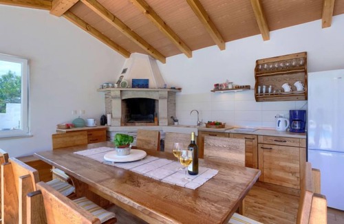 Rasa House | Villa Dina by Interhome