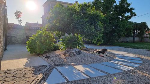 Tar Villa | Villa Dina