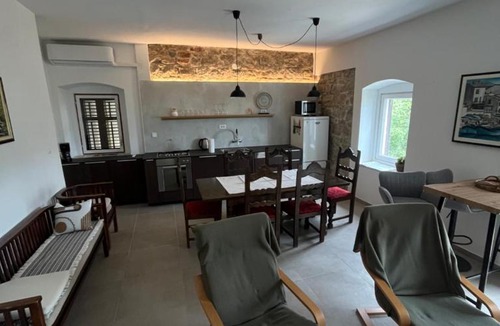 Zrnovnica Villa | Villa Don Dan - 2 independent Apartments sharing private pool with Sea View near Split in Mediterranean garden - Suitable for extended stays
