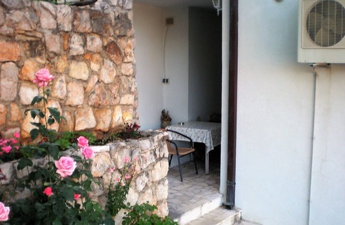 Stikovica Apartment | Villa Doris -TWIN ROOM, two beds, ground floor, separate entrance, small terrace