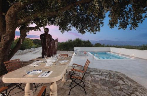 Pucisca Villa | Villa Dubrava - Heated Pool & Olive Grove Retreat I Brač Island